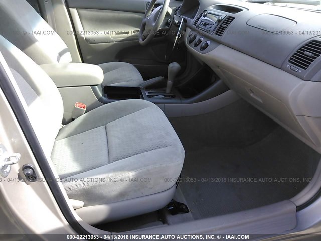 4T1BE32K64U301117 - 2004 TOYOTA CAMRY LE/XLE/SE ოქროსფერი ფოტო 5