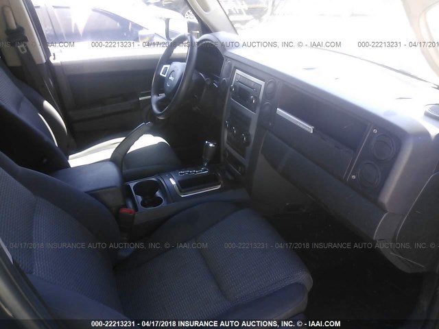 1J8HH48K38C114747 - 2008 JEEP COMMANDER SPORT Schwarz Foto 5