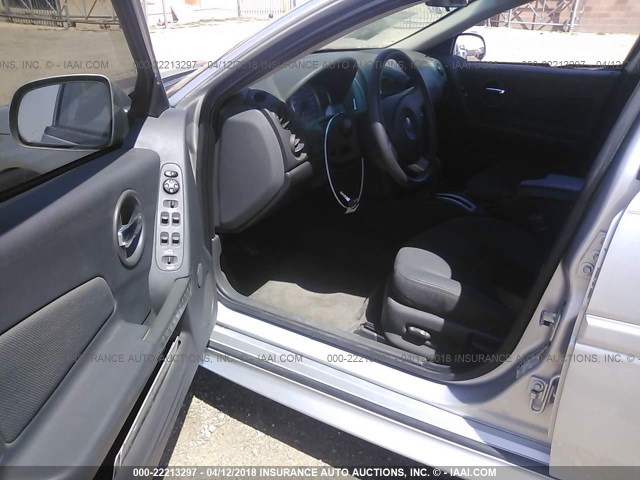 2G2WP522351192628 - 2005 PONTIAC GRAND PRIX SILVER photo 5