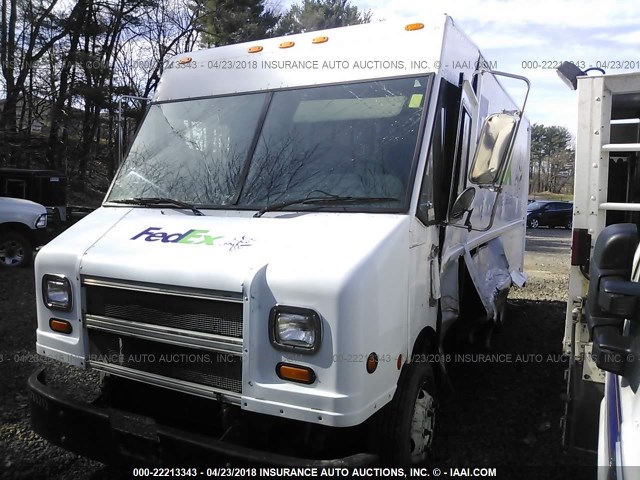 4UZAANCP54CM03690 - 2004 FREIGHTLINER MT45 STEPVAN M LINE WALK-IN VAN WHITE photo 2