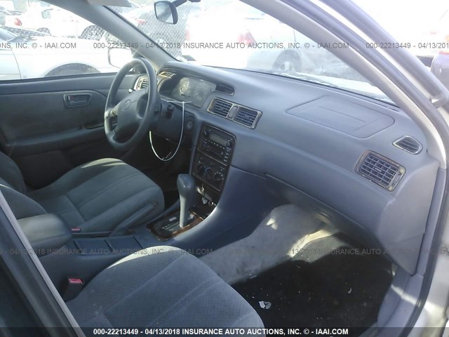 4T1BG22K91U096098 - 2001 TOYOTA CAMRY CE/LE/XLE SILVER photo 5