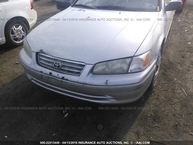 4T1BG22K91U096098 - 2001 TOYOTA CAMRY CE/LE/XLE 银色 照片 6
