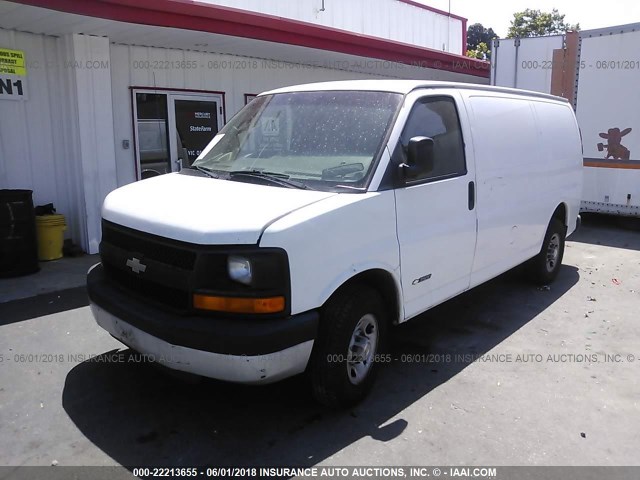 1GCHG35U851112803 - 2005 CHEVROLET EXPRESS G3500  WHITE photo 2