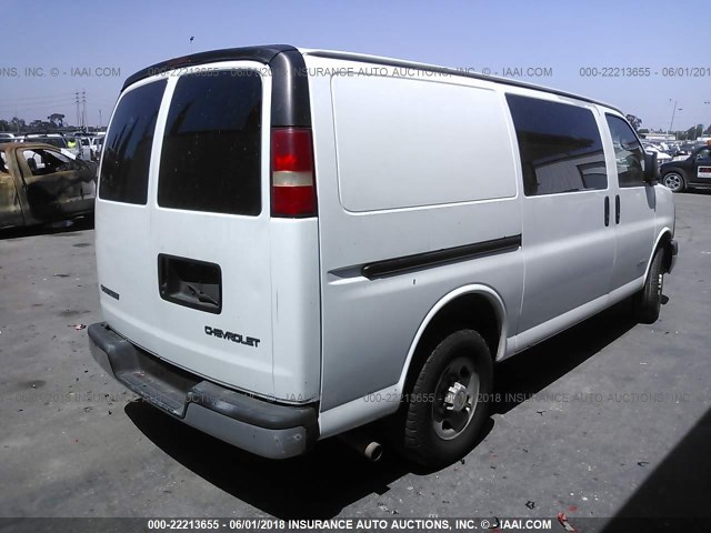 1GCHG35U851112803 - 2005 CHEVROLET EXPRESS G3500  WHITE photo 4