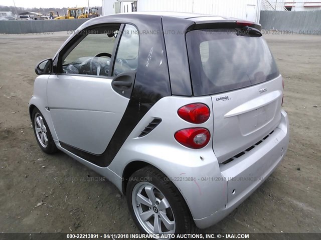 WMEEJ3BA1CK568018 - 2012 SMART FORTWO PURE/PASSION SILVER photo 3