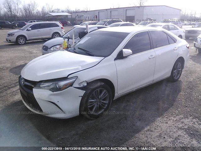 4T1BF1FK8GU128720 - 2016 TOYOTA CAMRY LE/XLE/SE/XSE WHITE photo 2