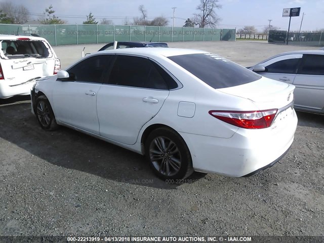 4T1BF1FK8GU128720 - 2016 TOYOTA CAMRY LE/XLE/SE/XSE WHITE photo 3