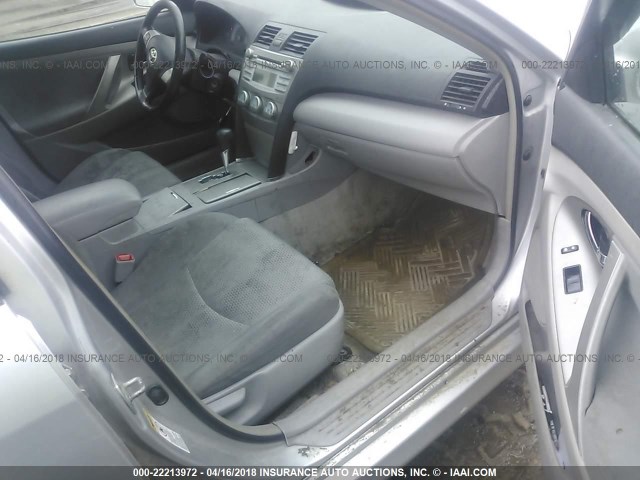 4T1BE46K29U399957 - 2009 TOYOTA CAMRY SE/LE/XLE 银色 照片 5
