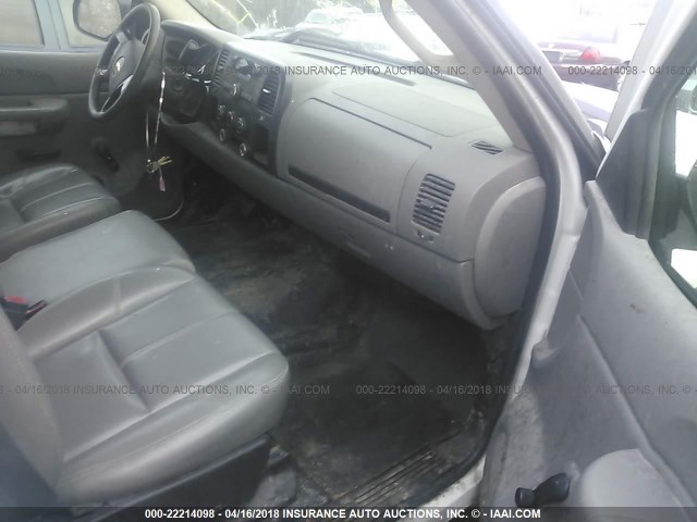 1GBHC24K57E562754 - 2007 CHEVROLET SILVERADO C2500 HEAVY DUTY Белый фото 5