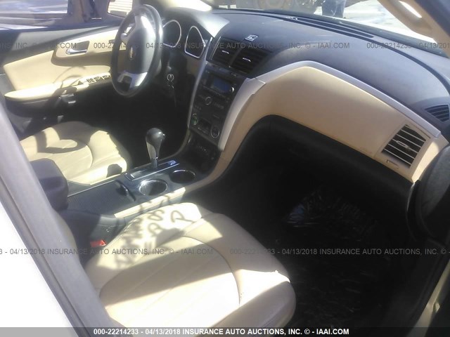 1GNLVHED6AS133092 - 2010 CHEVROLET TRAVERSE LTZ GOLD photo 5