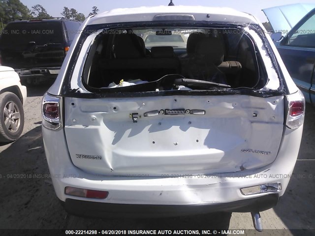 JA4AD3A39EZ013409 - 2014 MITSUBISHI OUTLANDER SE WHITE photo 6