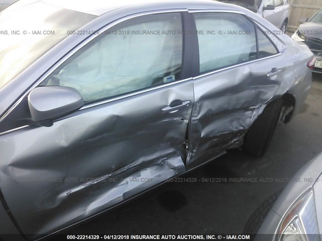 4T1BF1FK6HU810254 - 2017 TOYOTA CAMRY LE/XLE/SE/XSE SILVER photo 6