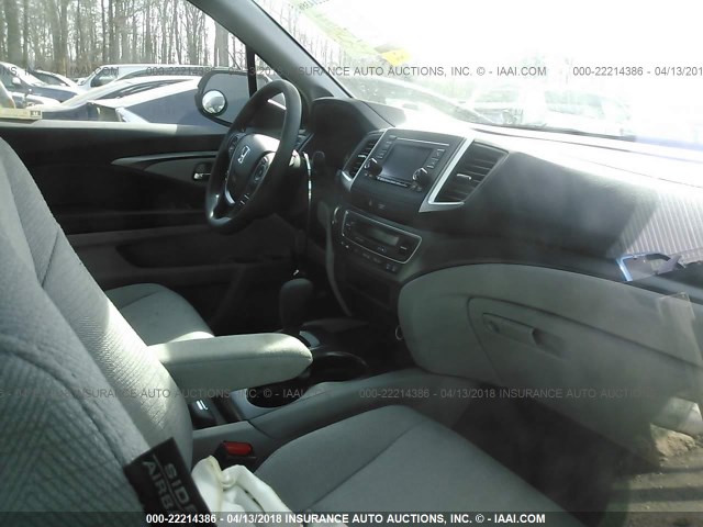 5FNYF6H15HB094259 - 2017 HONDA PILOT LX GRAY photo 5