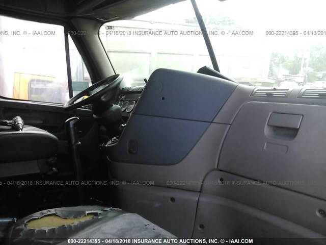 1FUJGLDR7BSAZ5105 - 2011 FREIGHTLINER CASCADIA 125  RED photo 5