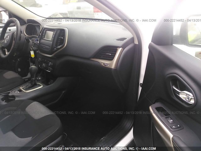 1C4PJMCB0JD547540 - 2018 JEEP CHEROKEE LATITUDE Ақ фото 5