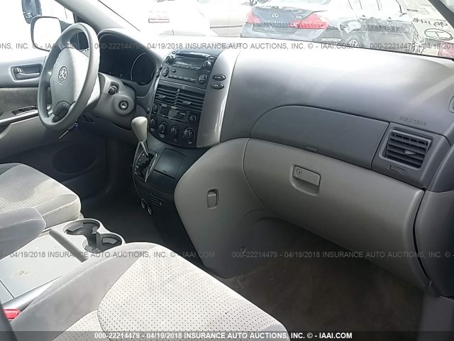 5TDKK4CC3AS339642 - 2010 TOYOTA SIENNA CE/LE SILVER photo 5