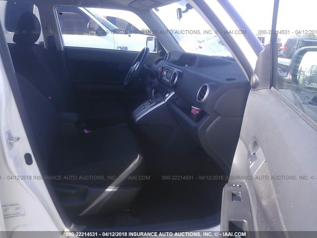 JTLZE4FEXA1100738 - 2010 TOYOTA SCION XB WHITE photo 5