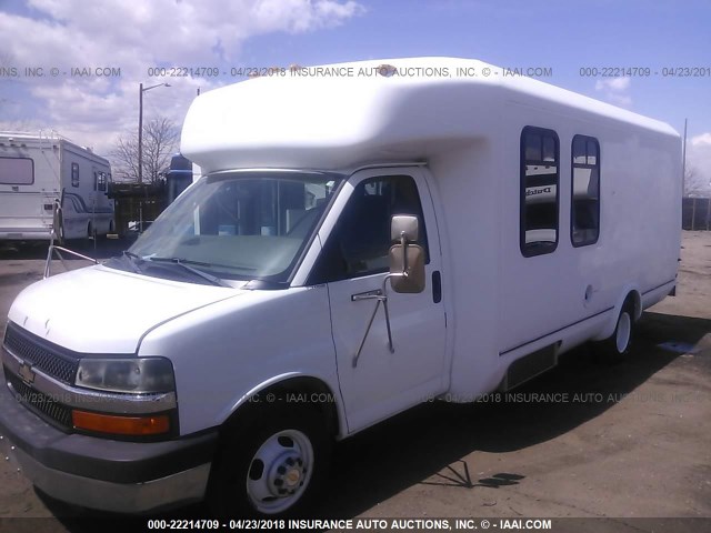 1GBJG31U341200510 - 2004 CHEVROLET EXPRESS G3500  Unknown photo 2