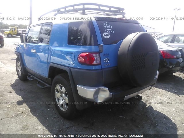 JTEZU11F870006140 - 2007 TOYOTA FJ CRUISER BLUE photo 3