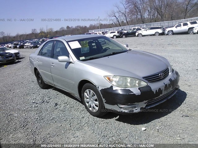 4T1BE32K25U518374 - 2005 TOYOTA CAMRY LE/XLE/SE ვერცხლისფერი ფოტო 1