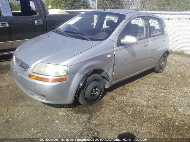 KL1TD66618B031541 - 2008 CHEVROLET AVEO LS SILVER photo 2