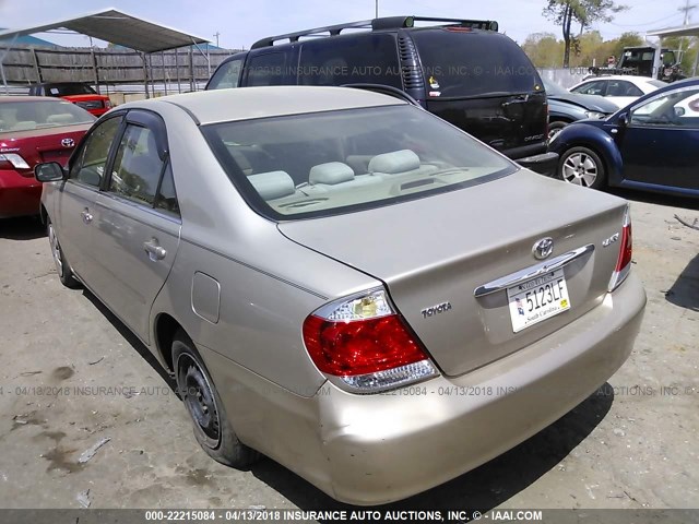 4T1BE32K45U595599 - 2005 TOYOTA CAMRY LE/XLE/SE ოქროსფერი ფოტო 3