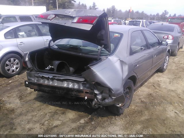 JT2BG22K5Y0447555 - 2000 TOYOTA CAMRY CE/LE/XLE ბეჟი ფოტო 4