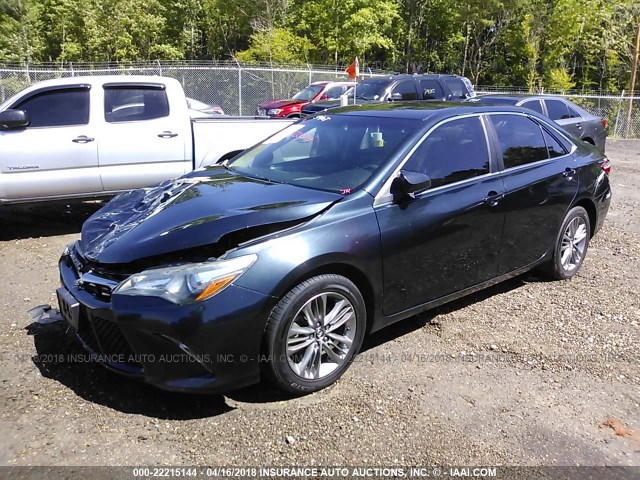 4T1BF1FK5FU921763 - 2015 TOYOTA CAMRY LE/XLE/SE/XSE GREEN photo 2