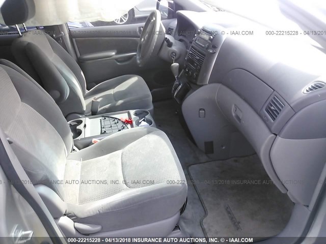 5TDZK23C09S282041 - 2009 TOYOTA SIENNA CE/LE TAN photo 5