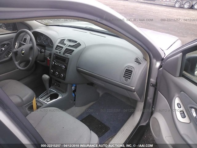 1G1ZS58NX8F121909 - 2008 CHEVROLET MALIBU LS 银色 照片 5
