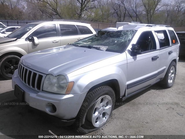 1J4GR48K55C710559 - 2005 JEEP GRAND CHEROKEE LAREDO/COLUMBIA/FREEDOM 银色 照片 2