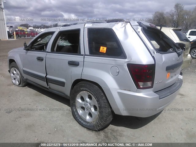 1J4GR48K55C710559 - 2005 JEEP GRAND CHEROKEE LAREDO/COLUMBIA/FREEDOM SILVER photo 3