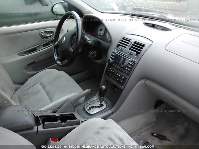 JN1DA31D63T513616 - 2003 NISSAN MAXIMA GLE/GXE/SE SILVER photo 5