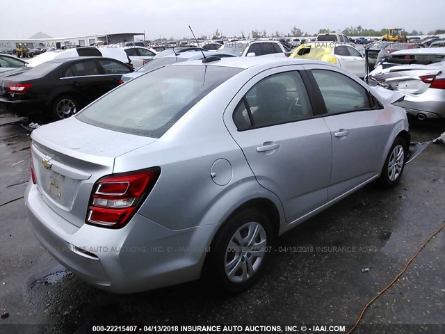 1G1JB5SH3H4145691 - 2017 CHEVROLET SONIC LS 银色 照片 4