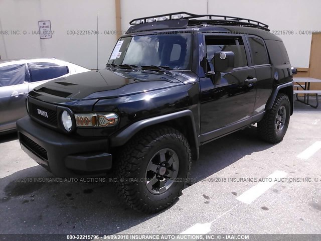 JTEBU11FX70052540 - 2007 TOYOTA FJ CRUISER BLACK photo 2