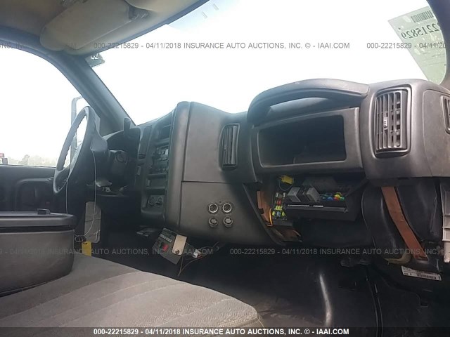 1GDJ5E19X8F409899 - 2008 GMC C5500 C5E042 WHITE photo 5