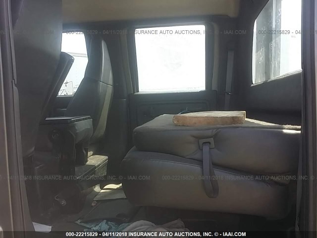 1GDJ5E19X8F409899 - 2008 GMC C5500 C5E042 WHITE photo 7