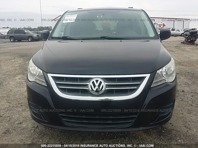 2V4RW3DG8BR716898 - 2011 VOLKSWAGEN ROUTAN SE BLUE photo 6