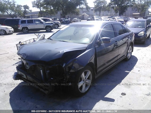 4T1BF3EK9BU750300 - 2011 TOYOTA CAMRY SE/LE/XLE GRAY photo 2