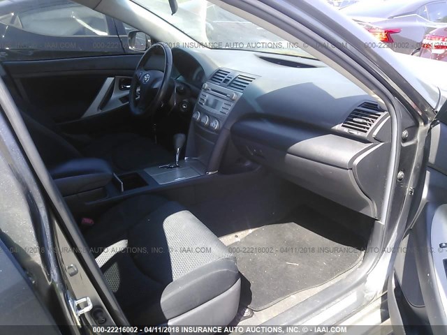 4T1BF3EK9BU750300 - 2011 TOYOTA CAMRY SE/LE/XLE GRAY photo 5