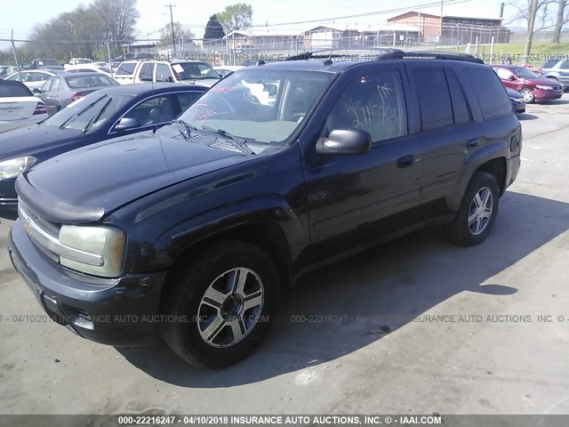 1GNDT13S752294348 - 2005 CHEVROLET TRAILBLAZER LS/LT GRAY photo 2