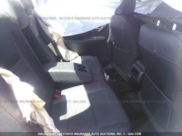 4T1BF1FK4HU374116 - 2017 TOYOTA CAMRY LE/XLE/SE/XSE ვერცხლისფერი ფოტო 8