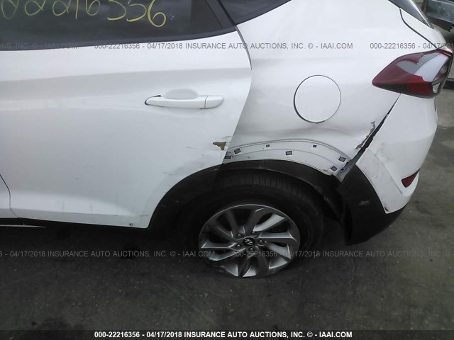 KM8J3CA44GU102284 - 2016 HYUNDAI TUCSON LIMITED/SPORT AND ECO/SE WHITE photo 6