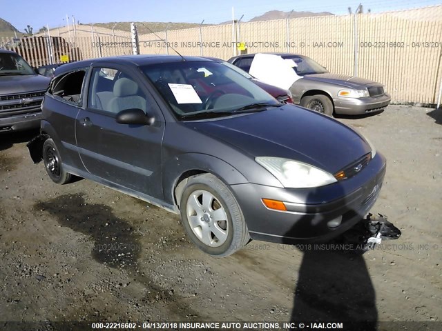 3FAFP31302R226354 - 2002 FORD FOCUS ZX3 GRAY photo 1