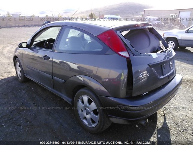 3FAFP31302R226354 - 2002 FORD FOCUS ZX3 GRAY photo 3