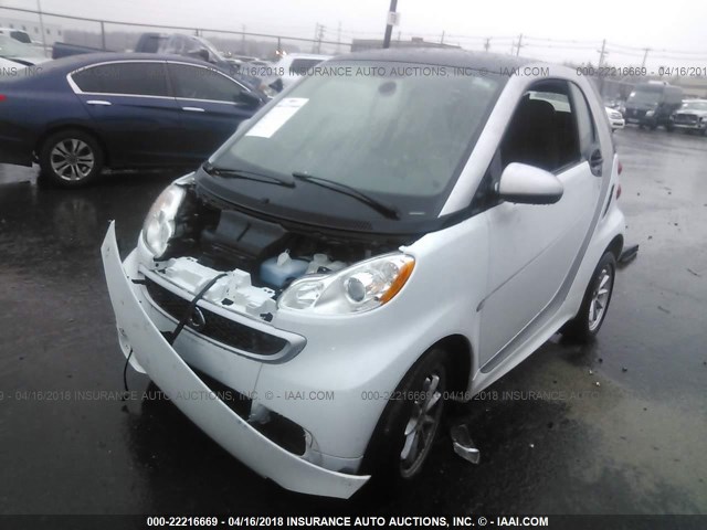 WMEEJ3BA7FK803042 - 2015 SMART FORTWO PURE/PASSION WHITE photo 2