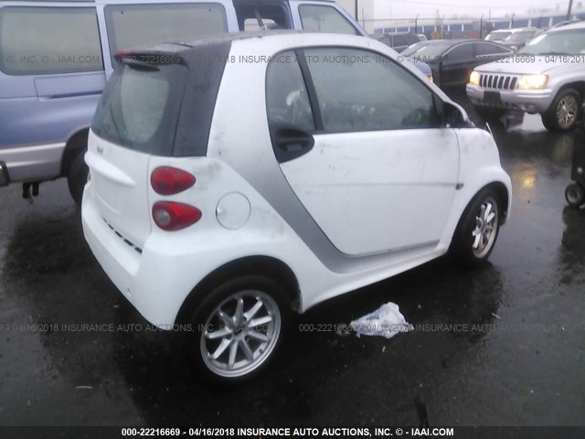 WMEEJ3BA7FK803042 - 2015 SMART FORTWO PURE/PASSION WHITE photo 4