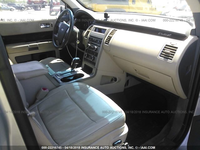 2FMDK52C49BA32019 - 2009 FORD FLEX SEL ვერცხლისფერი ფოტო 5