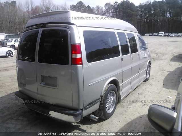 1GBFG154X81217069 - 2008 CHEVROLET EXPRESS G1500  SILVER photo 4