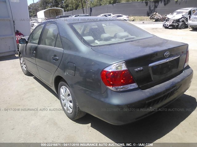 4T1BE30K35U043658 - 2005 TOYOTA CAMRY LE/XLE/SE მწვანე ფოტო 3